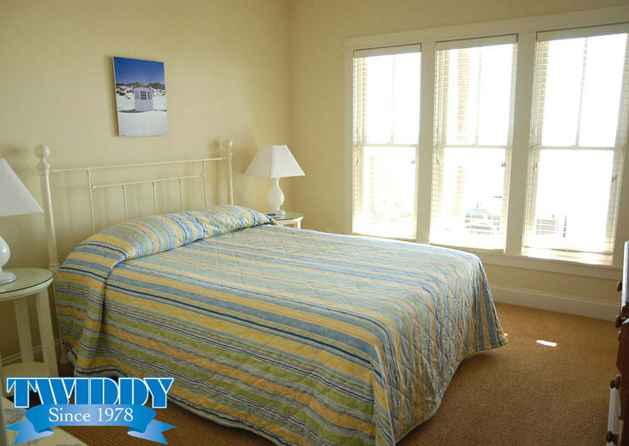 Bedroom| Finch and Company OBX Construction